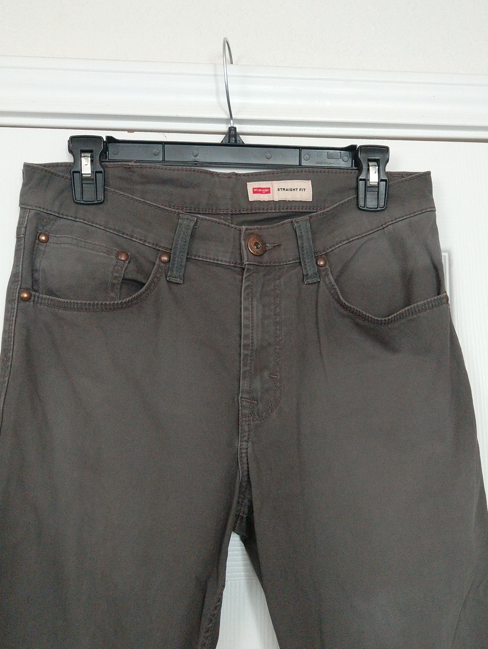 Wrangler Straight Fit Dark Grey Pants Men's Size 29x30 Stretchy , Comfy